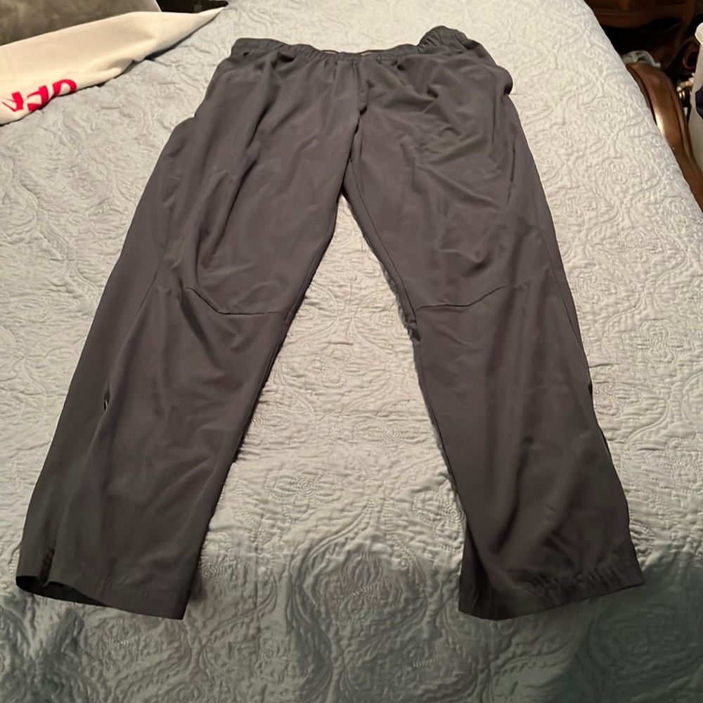 Layer8 joggers mens size large